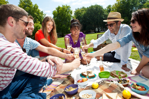 Here’s What You Should Bring To Your Picnic