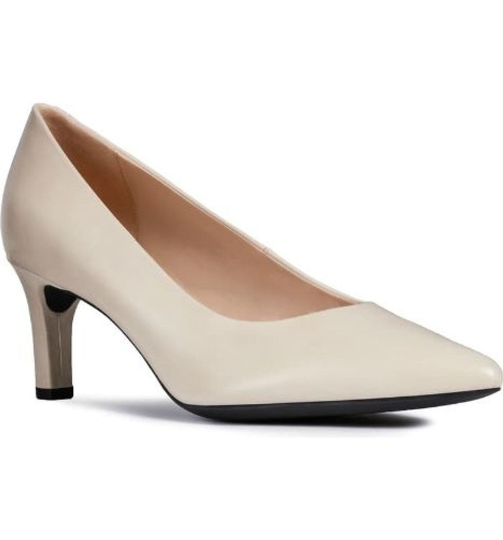 cream heel point toe